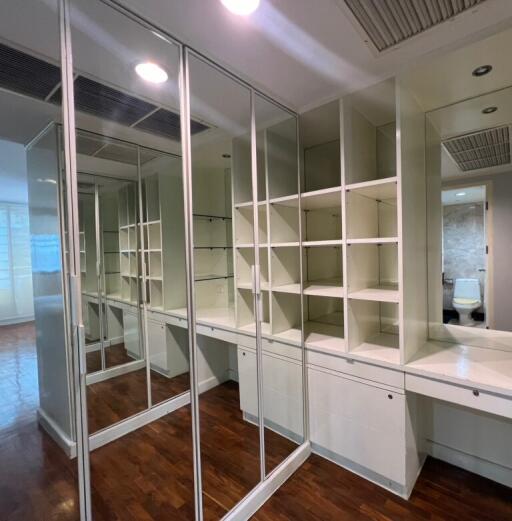 1-bedroom condo for sale close to BTS Asoke