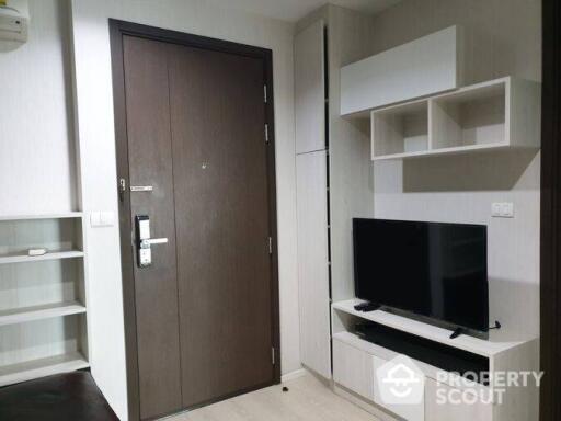 1-BR Condo at Rhythm Sathorn-Narathiwas near BTS Chong Nonsi