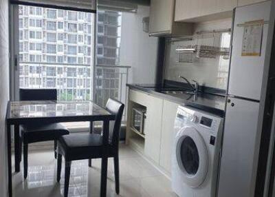 1-BR Condo at Rhythm Sathorn-Narathiwas near BTS Chong Nonsi