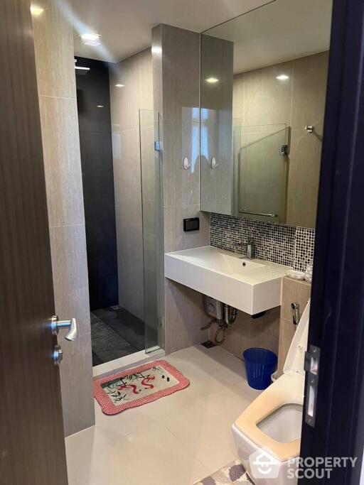 1-BR Condo at Rhythm Sukhumvit 44/1 near BTS Phra Khanong (ID 558241)