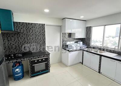 Big 3 Bedrooms Furnished Condo - Sukhumvit 39 (Phrom Phong)