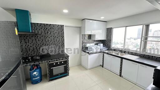 Big 3 Bedrooms Furnished Condo - Sukhumvit 39 (Phrom Phong)