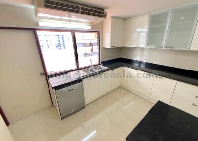 3 Bedrooms Family Apartment with big balconies - Sukhumvit Phrom Phong BTS