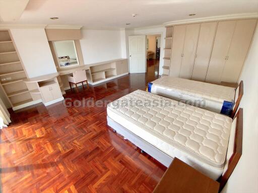 3 Bedrooms Family Apartment with big balconies - Sukhumvit Phrom Phong BTS