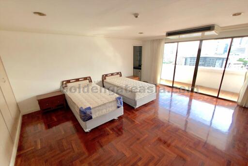 3 Bedrooms Family Apartment with big balconies - Sukhumvit Phrom Phong BTS