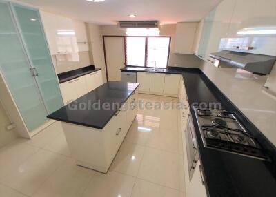 3 Bedrooms Family Apartment with big balconies - Sukhumvit Phrom Phong BTS