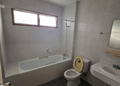 Modern bathroom with bathtub, toilet, and sink