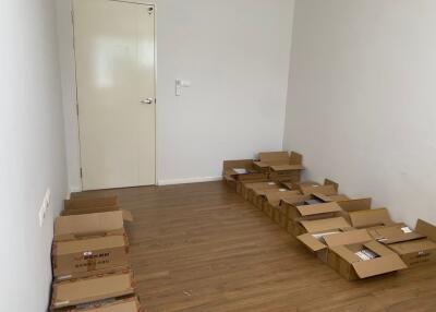 Empty room with boxes