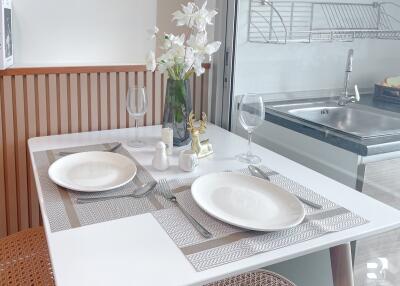 Cozy dining area in modern kitchen