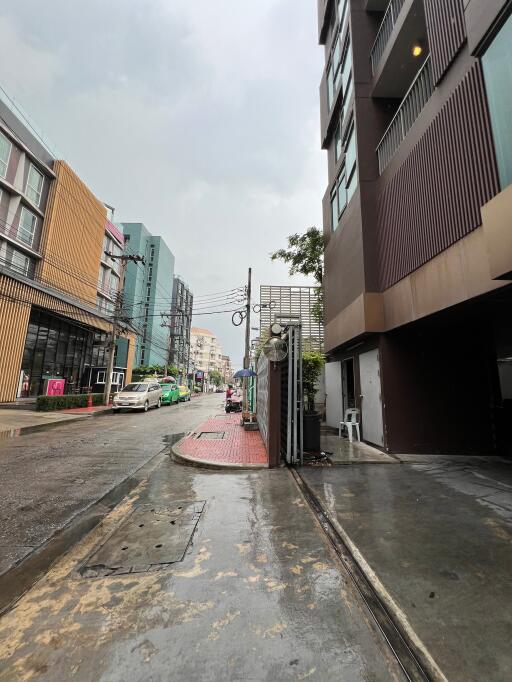 Street view with building