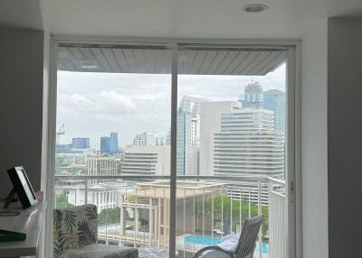 2-BR Condo at Urbana Langsuan Condominium near BTS Ratchadamri