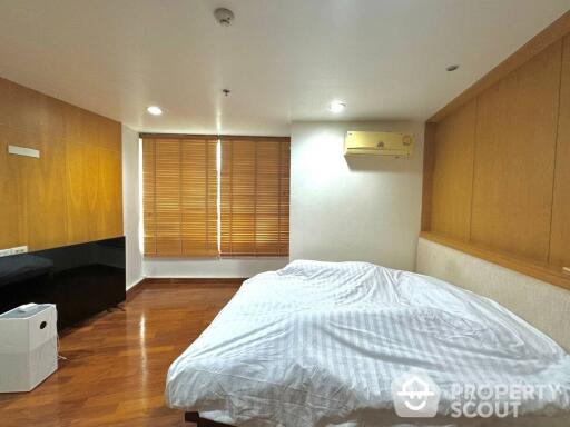 2-BR Condo at Urbana Langsuan Condominium near BTS Ratchadamri