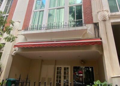 4-BR Townhouse at Baan Klang Krung (british Town - Thonglor) near BTS Thong Lor