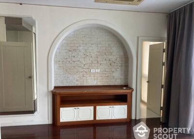 4-BR Townhouse at Baan Klang Krung (british Town - Thonglor) near BTS Thong Lor