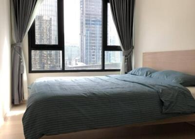 2-BR Condo at Life Asoke near ARL Makkasan