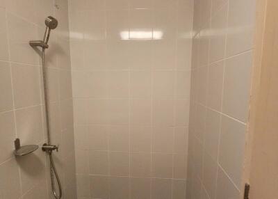 Shower area with tiles