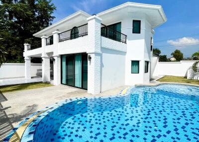 Stunning New Two-Story Pool Villa - Hill View Villas Pattaya