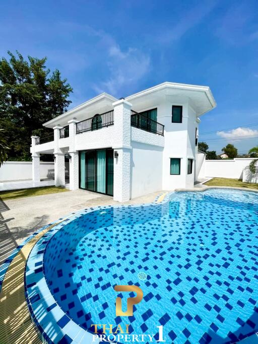 Stunning New Two-Story Pool Villa - Hill View Villas Pattaya