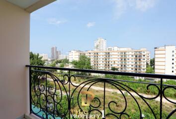 Lovely Renovated 1 Bed Condo At Paradise Park Jomtien