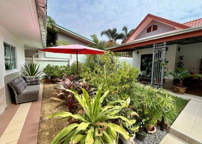 OUTSTANDING FAMILY RESIDENCE IN BANG SARAY (2km from the Silver Lake)