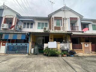 Front view of townhouse with multiple units