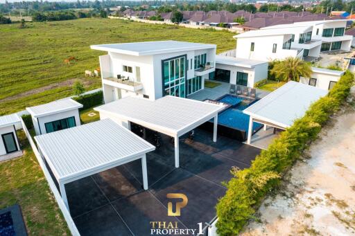 Modern Luxury Pool Villa At Palm Garden Hua Hin / Cha Am