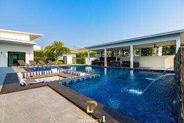 Modern Luxury Pool Villa At Palm Garden Hua Hin / Cha Am