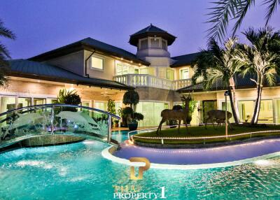 Jomtien Yacht Club - Luxury 4 Bedroom Pool Villa