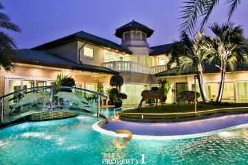 Jomtien Yacht Club - Luxury 4 Bedroom Pool Villa