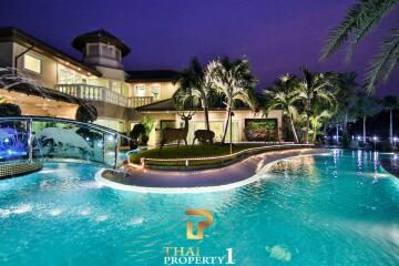 Jomtien Yacht Club - Luxury 4 Bedroom Pool Villa