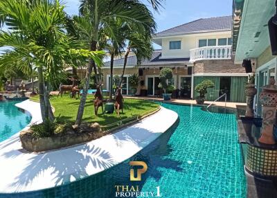 Jomtien Yacht Club - Luxury 4 Bedroom Pool Villa