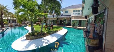 Jomtien Yacht Club - Luxury 4 Bedroom Pool Villa