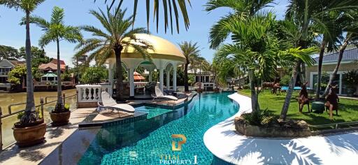 Jomtien Yacht Club - Luxury 4 Bedroom Pool Villa