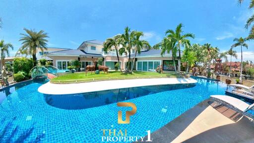 Jomtien Yacht Club - Luxury 4 Bedroom Pool Villa