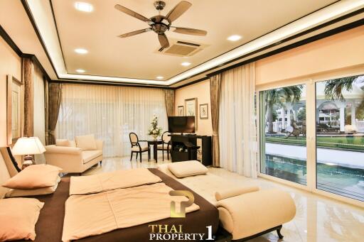 Jomtien Yacht Club - Luxury 4 Bedroom Pool Villa