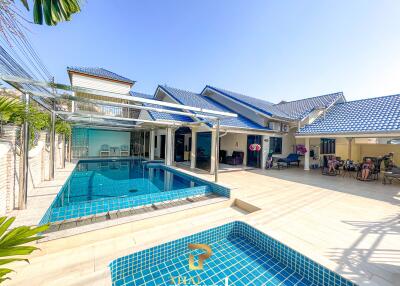 Corner Plot - 4 Bedroom Pool Villa For Sale - Soi Hua Hin 94