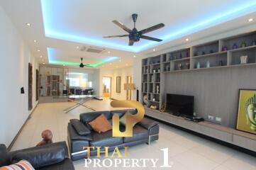 Condo, 3 Bed corner unit, Renovated to high standard, space for private boat. Na Jomtien