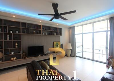 Condo, 3 Bed corner unit, Renovated to high standard, space for private boat. Na Jomtien