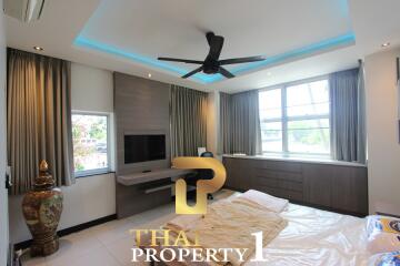 Condo, 3 Bed corner unit, Renovated to high standard, space for private boat. Na Jomtien