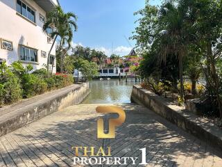 Condo, 3 Bed corner unit, Renovated to high standard, space for private boat. Na Jomtien