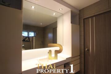 Condo, 3 Bed corner unit, Renovated to high standard, space for private boat. Na Jomtien