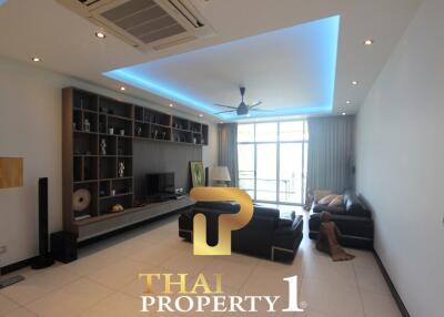 Condo, 3 Bed corner unit, Renovated to high standard, space for private boat. Na Jomtien