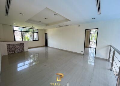 Massive 9 Bedroom Pool Villa For Sale 300 meter From Sukhumvit Road