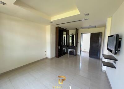 Massive 9 Bedroom Pool Villa For Sale 300 meter From Sukhumvit Road