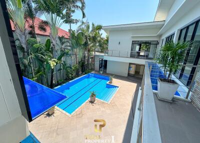 Massive 9 Bedroom Pool Villa For Sale 300 meter From Sukhumvit Road