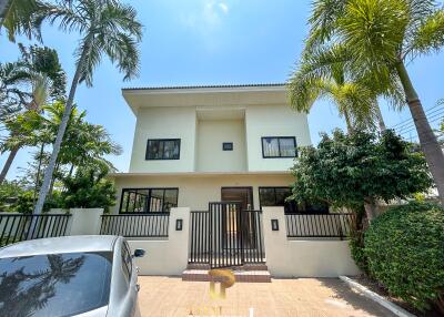 Massive 9 Bedroom Pool Villa For Sale 300 meter From Sukhumvit Road