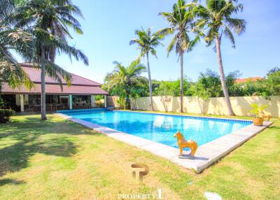 Palm Hills Golf Course - Beautifully Presented 5 Bed Pool Villa On Over 2,400 SQM. Plot