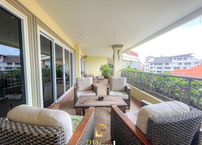 Nordic Park Hill - Pool & Sea View 3 Bedroom Large Condo