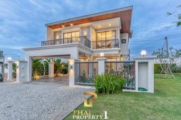 Exclusive Pool Villa Project On The Top Of  Golden Location In Pattaya