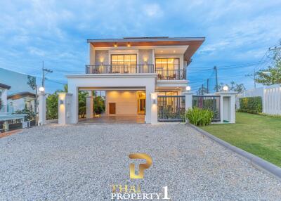 Exclusive Pool Villa Project On The Top Of  Golden Location In Pattaya